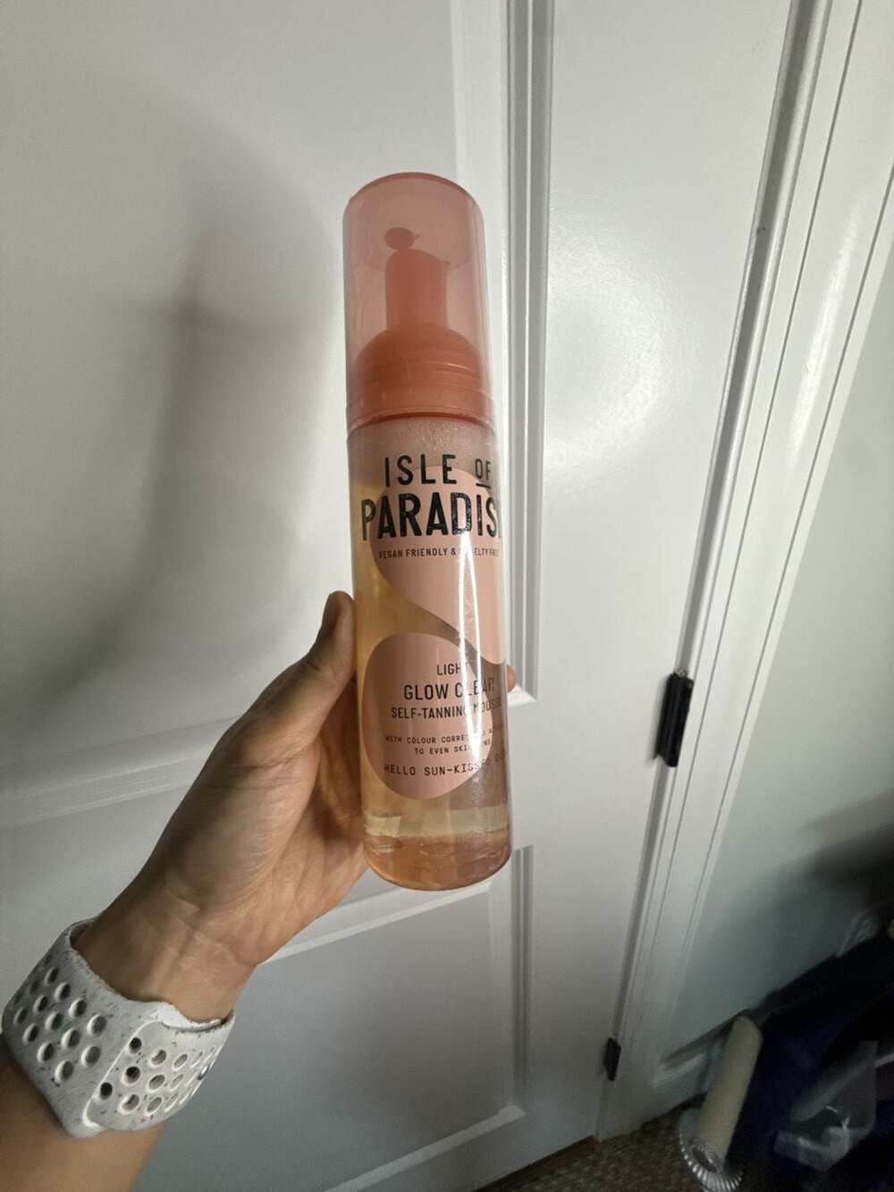 Isle of Paradise Glow Clear Self-Tanning Mousse - Light 200ml